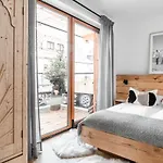 Apartament Aura *